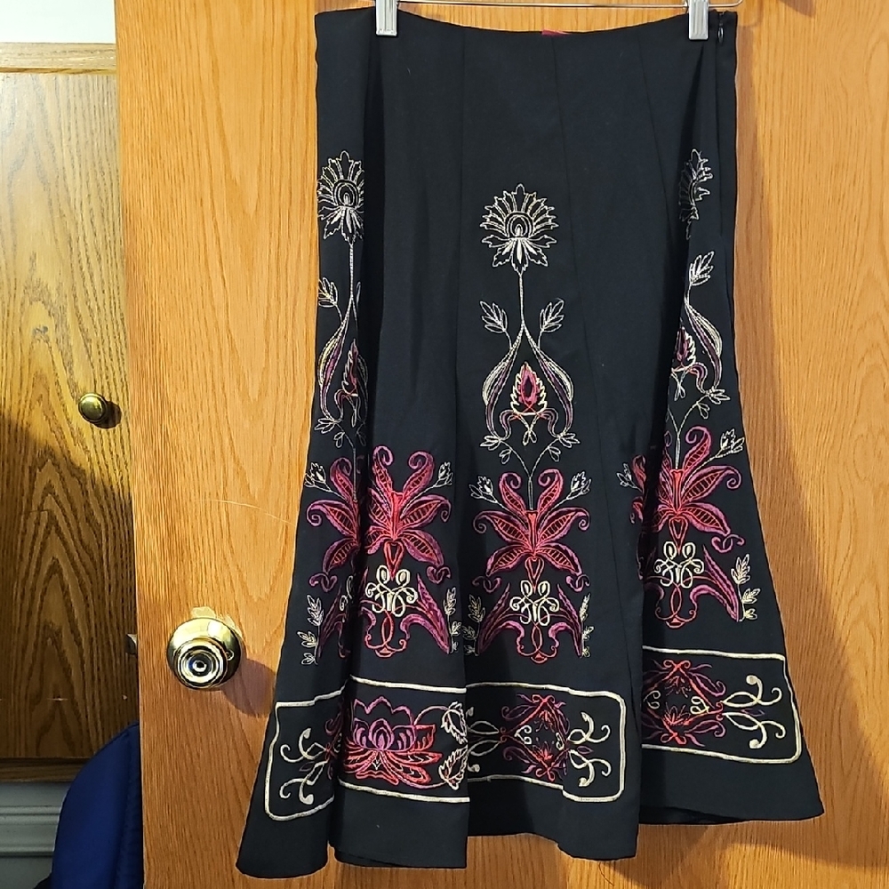 Chic Black A-Line Skirt with Embroidered Accents